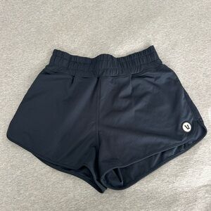 Vuori micro mesh short in ink size medium